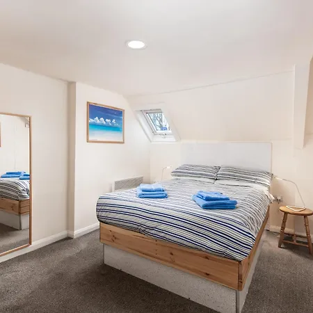 Capsule hotel Discovery House