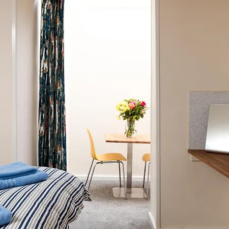 Discovery House Hotel a capsule *