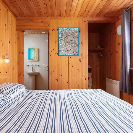 Discovery House Capsulehotel Whitby
