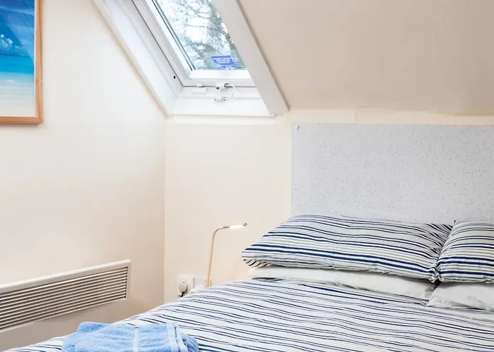 Capsule hotel Discovery House *