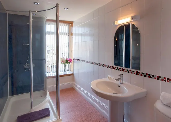 Capsule hotel Discovery House *