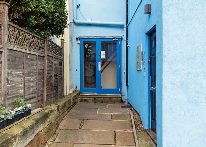 Capsule hotel Discovery House *