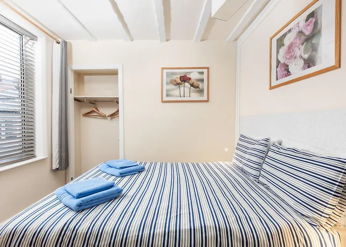 Capsule hotel Discovery House *