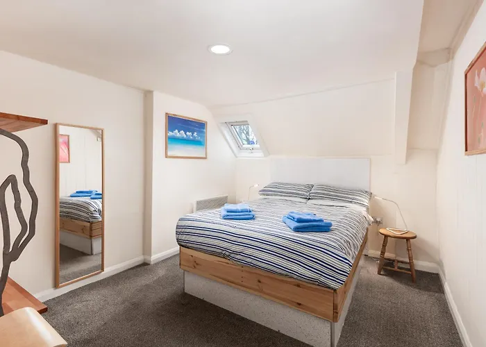 Capsule hotel Discovery House