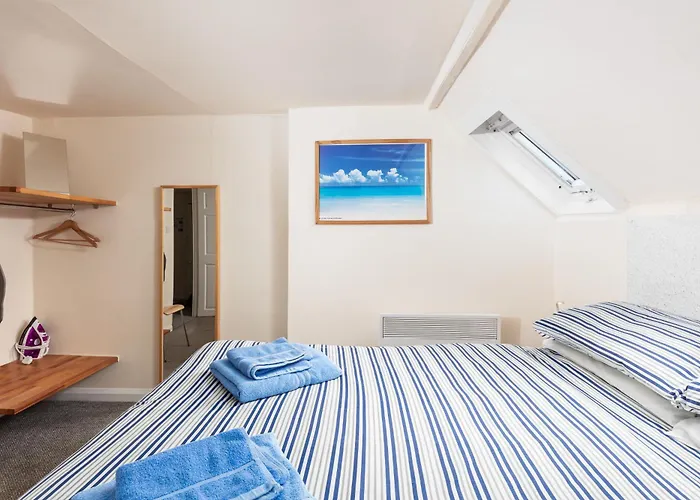 Discovery House Capsule hotel *