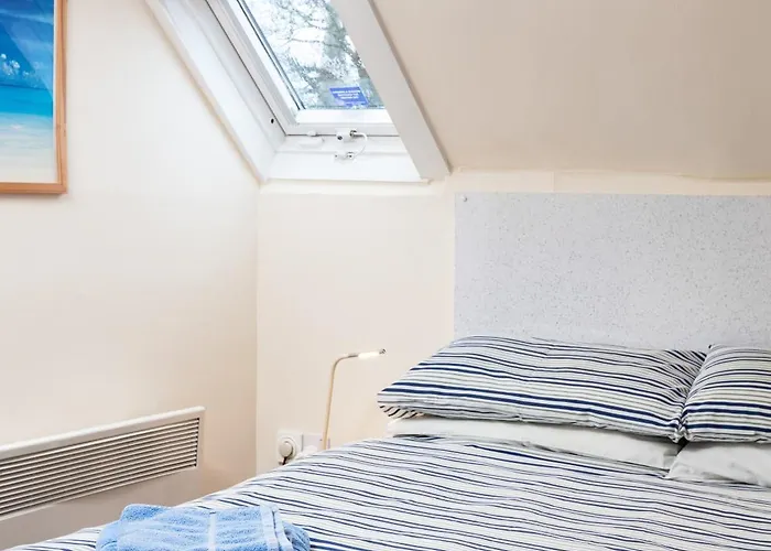 Discovery House * 惠特比