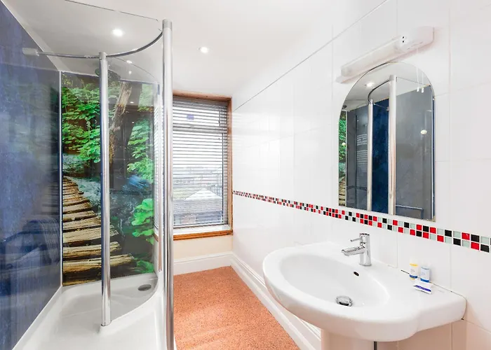 Discovery House Capsule hotel Whitby