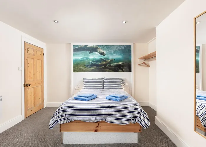 Discovery House Capsule hotel *