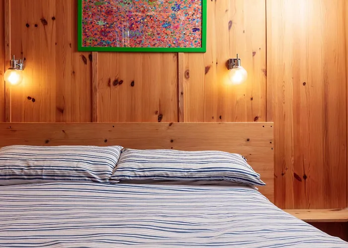 Capsule hotel Discovery House