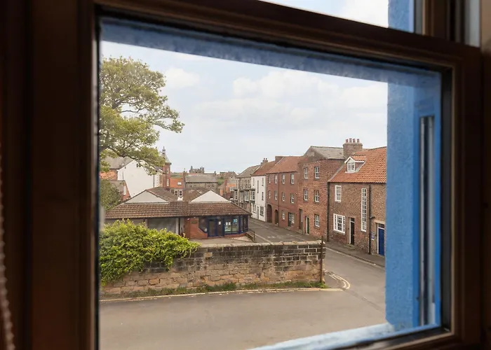 Discovery House Capsule hotel Whitby