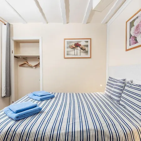 Capsule hotel Discovery House *