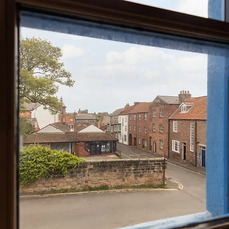 Discovery House Capsule hotel Whitby
