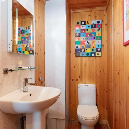 Capsule hotel Discovery House *