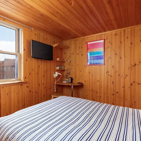 Capsule hotel Discovery House Whitby