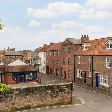 Capsule hotel Discovery House